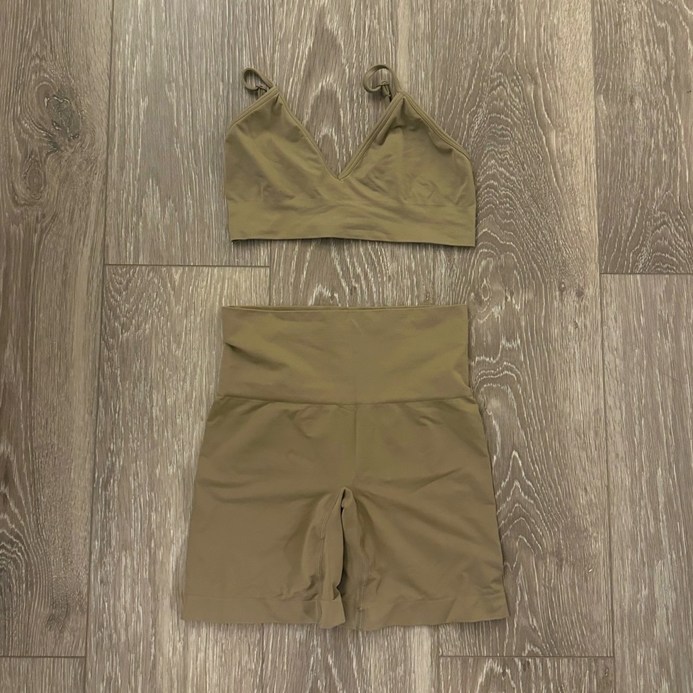 Skims Soft Smoothing Seamless Biker Short & Bralette Set